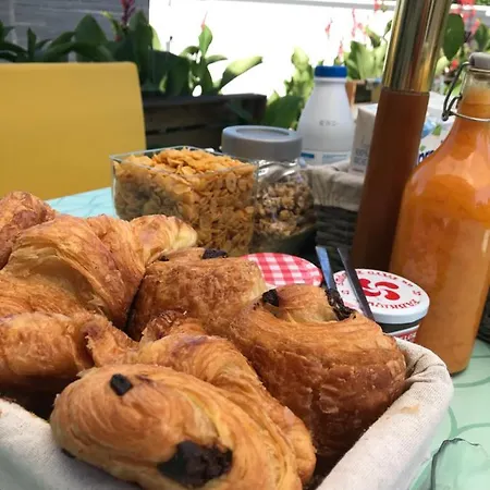 Alma Libre Yoga & Surf House Couette-café *